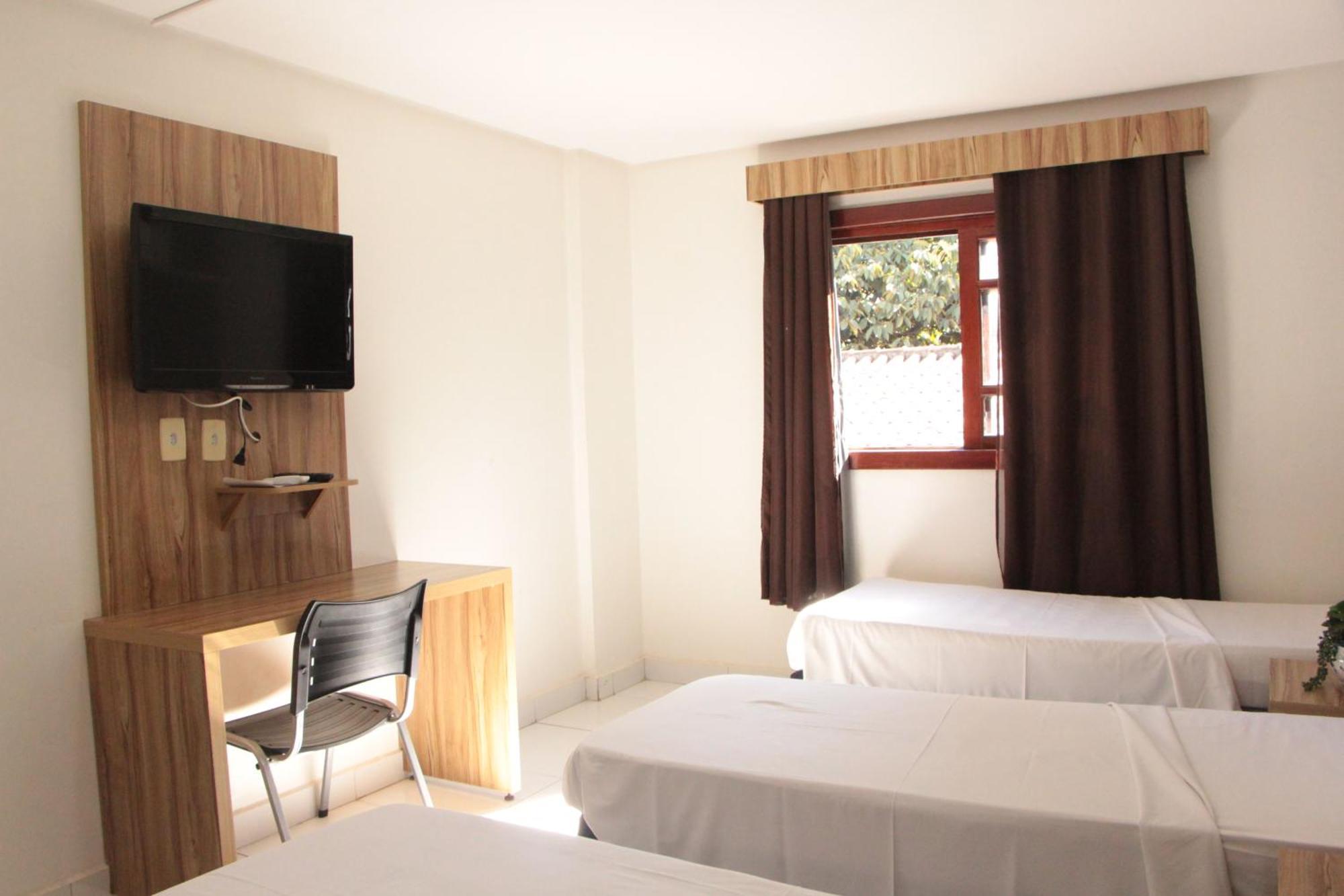 Cr Hotel Bueno - Antigo Hotel Serras De Goyaz Goiânia Kültér fotó A room at the hostel