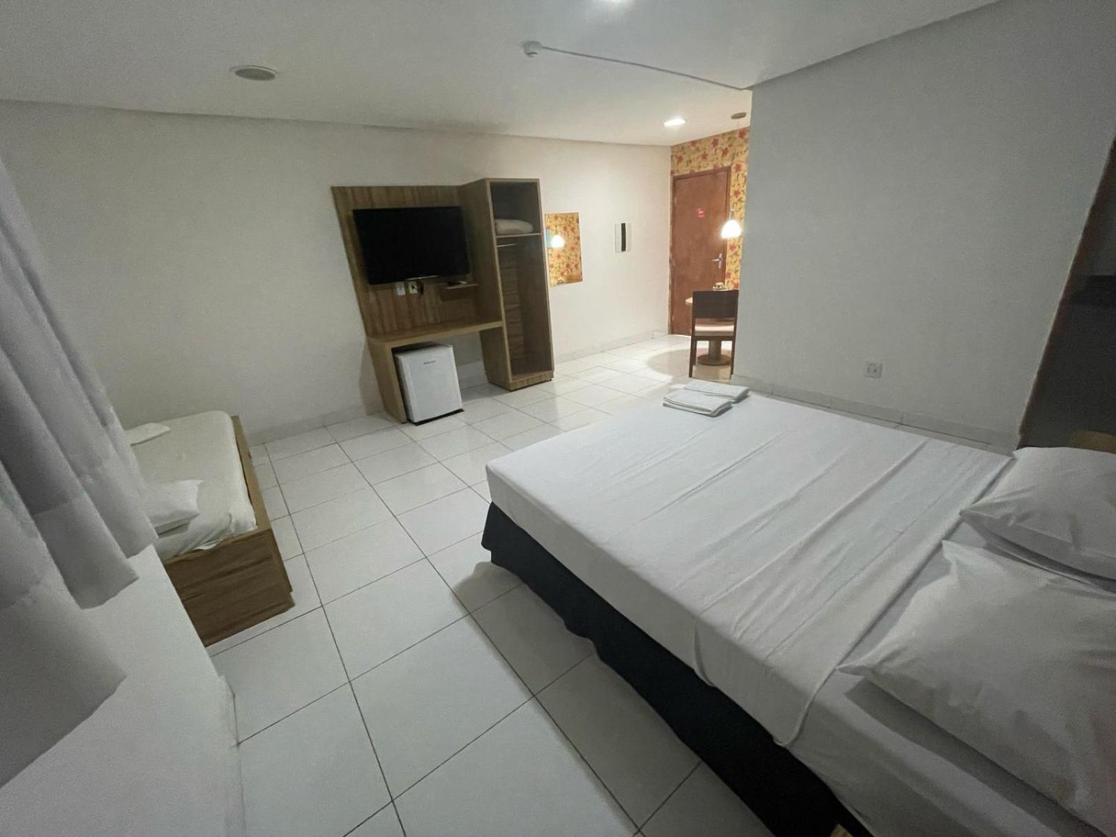 Cr Hotel Bueno - Antigo Hotel Serras De Goyaz Goiânia Kültér fotó A room at the hotel